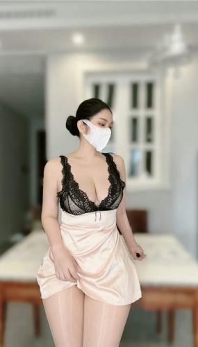 小王同学 – 08.28微密圈 桌底的西红柿[70P/1V/223MB]