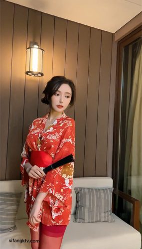 【极品女神❤️超级核弹】秀人超人气女神『王馨瑶』最新定制《大红色和服》极品身材巨乳女神